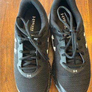 Men’s Under Armor Tennis Shoes.  Size 11.5, 4E